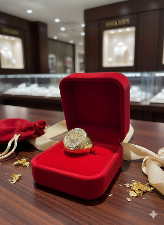 Sortija espectacular de Oro 10K en talla 12”. Una pieza statement que combina lujo y detalle. Eleva tu look al instante. Calidad premium en ideljewelry.com