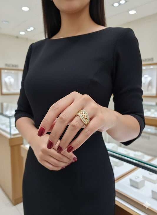 Anillo Clásico de Oro 10K - Detalle Fino Talla 7” - Anillo de Oro 10K elegante y versátil en talla 7”. El accesorio perfecto con un detalle fino y lujoso. Ideal para uso diario o apilado. Compra en ideljewelry.com

